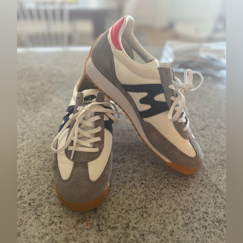 Karhu Mestari unisex sneakers.